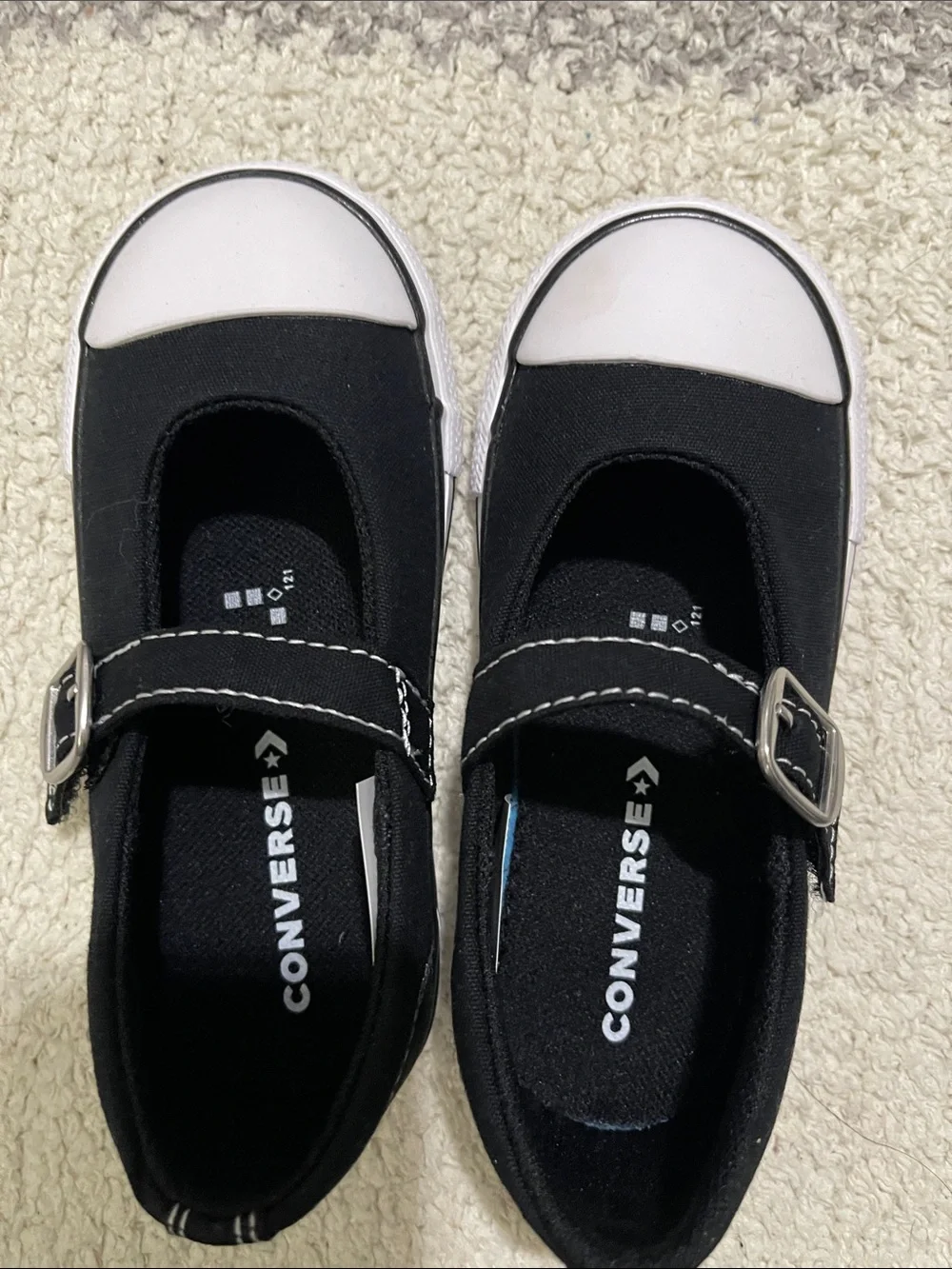 NEW- Converse - 8c